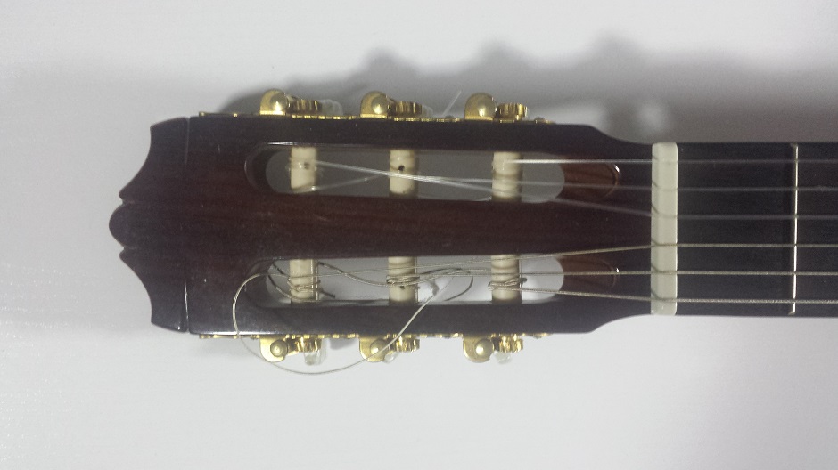 la guitarra española, La cabeza o clavijero